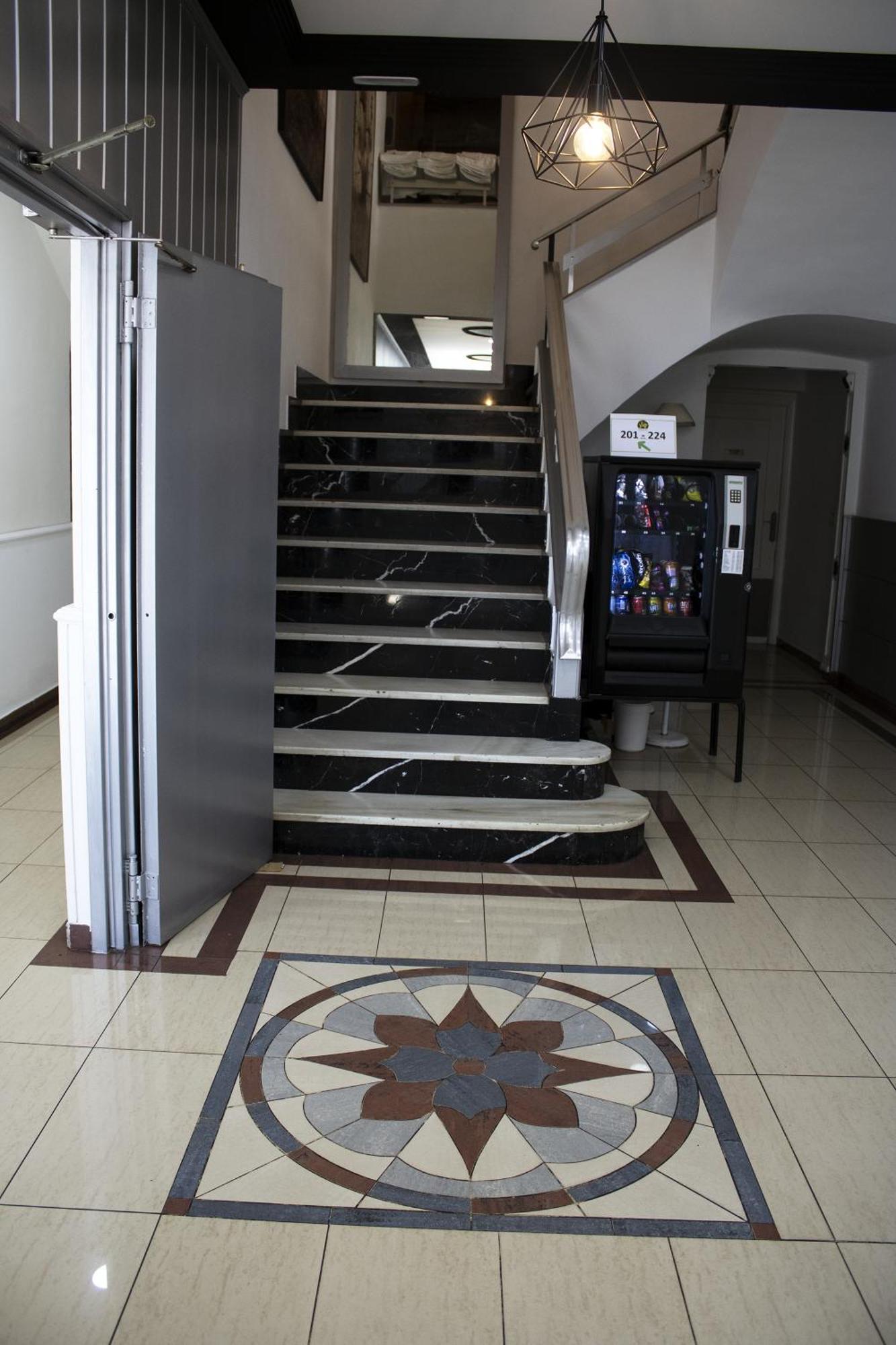 Hostal Valdepenas By Bossh Hotels Esterno foto