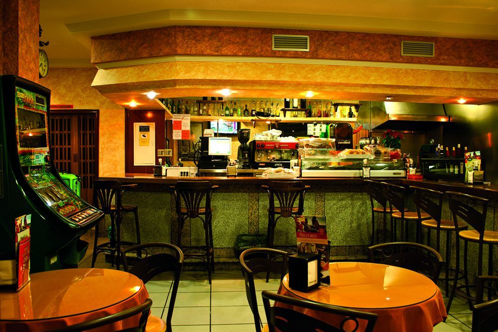 Hostal Valdepenas By Bossh Hotels Esterno foto